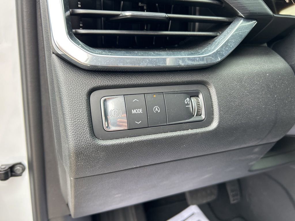 Used 2025 GMC Acadia Elevation image 20