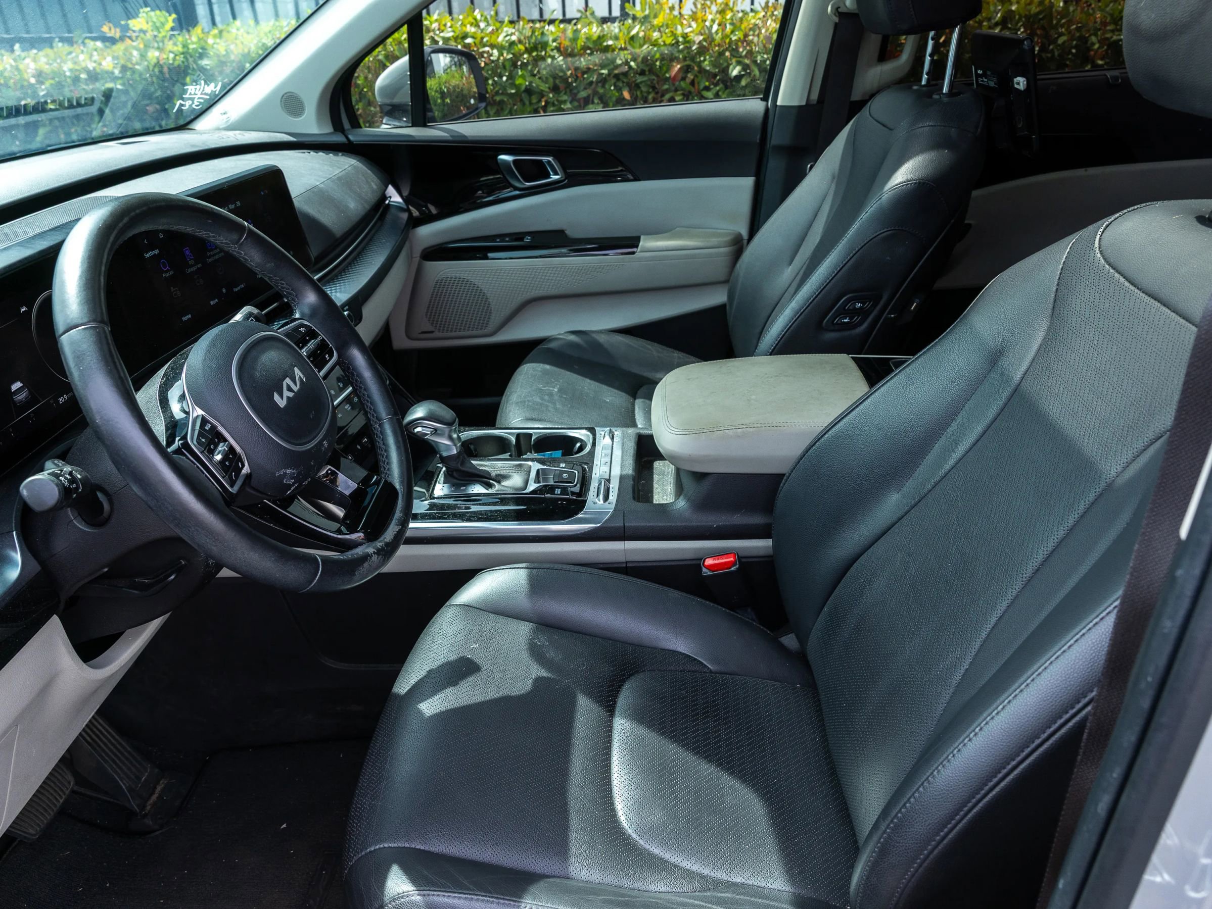 Used 2022 Kia Carnival SX Prestige image 19