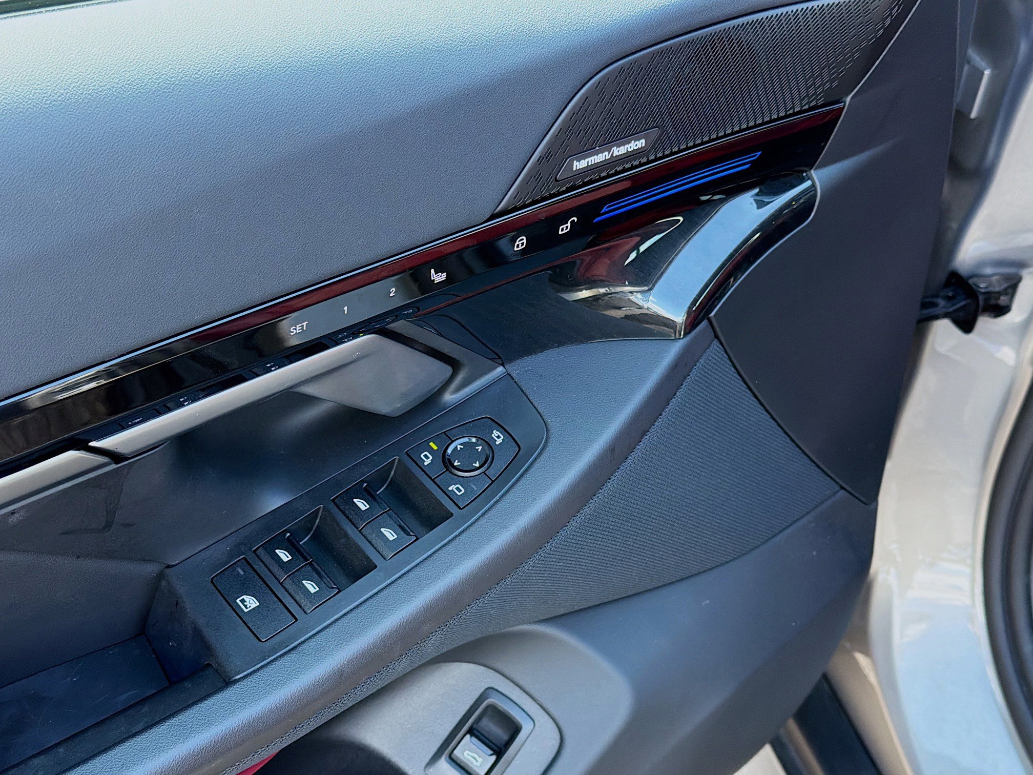 Used 2025 BMW 530i w/ Premium Package image 23