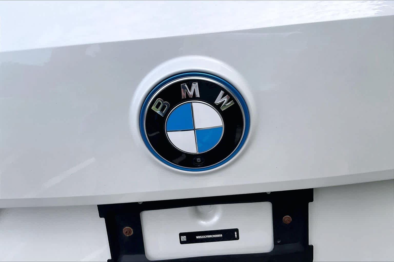 Used 2024 BMW iX xDrive50 w/ Premium Package AWD/4WD image 30