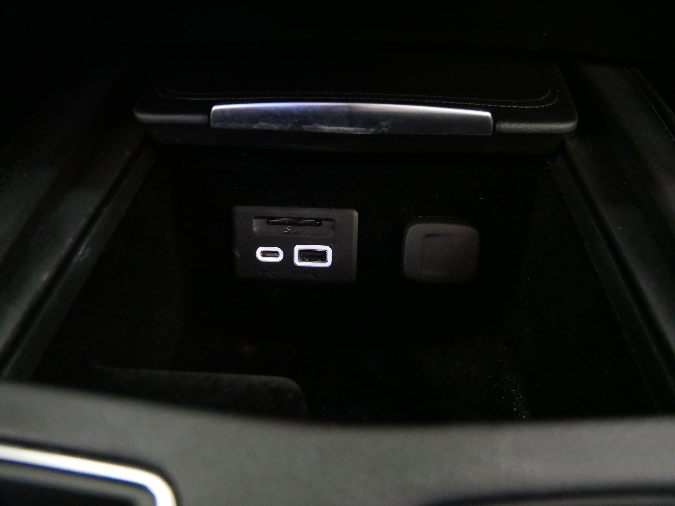 Used 2022 Cadillac XT4 Sport w/ Sun And Sound Package image 32