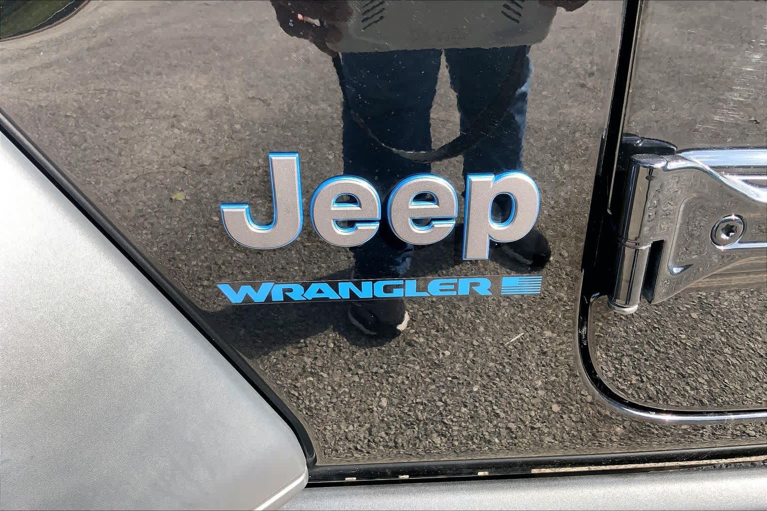 Used 2023 Jeep Wrangler Unlimited w/ Cold Weather Group AWD/4WD image 31