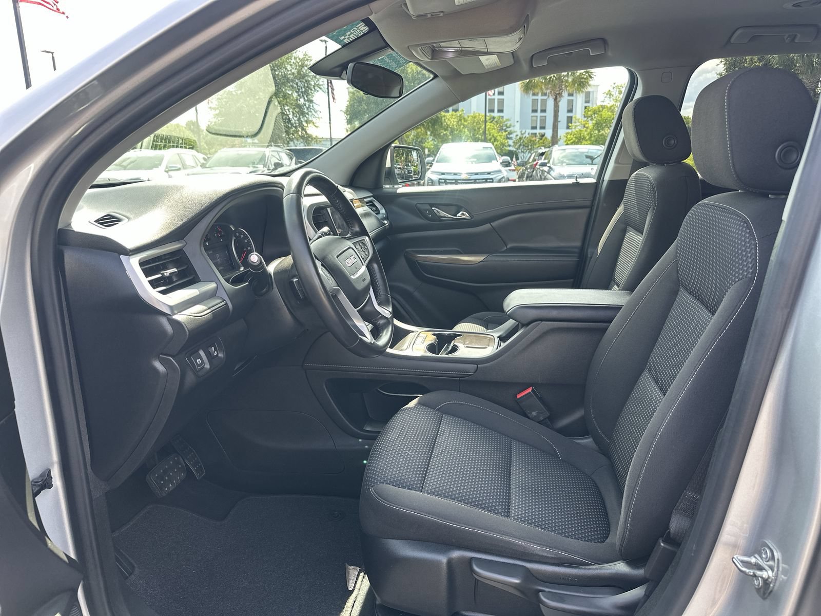 Used 2020 GMC Acadia SLE FWD image 16