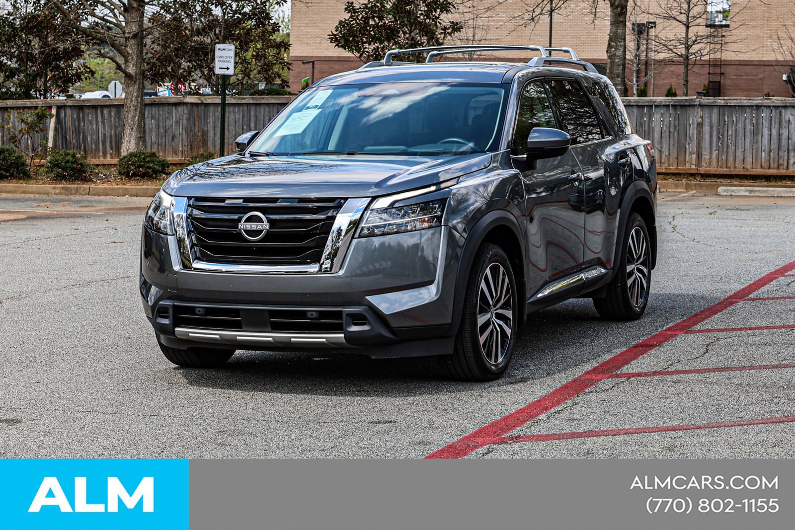 Used 2024 Nissan Pathfinder Platinum w/ Cargo Package AWD/4WD image 3