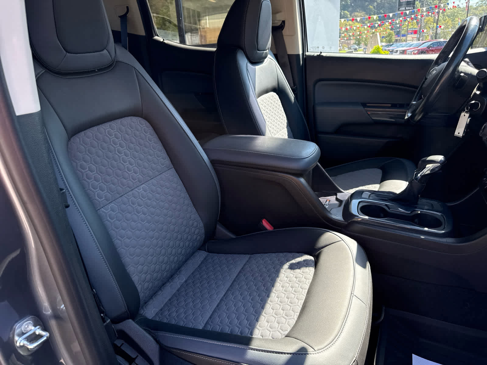 Used 2022 Chevrolet Colorado Z71 w/ LPO, Bed Guard Package image 28