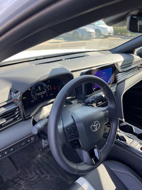 Used 2025 Toyota Camry SE w/ Convenience Package FWD image 13