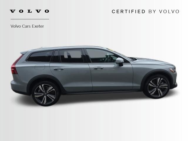 Certified 2025 Volvo V60 B5 Cross Country Plus image 11