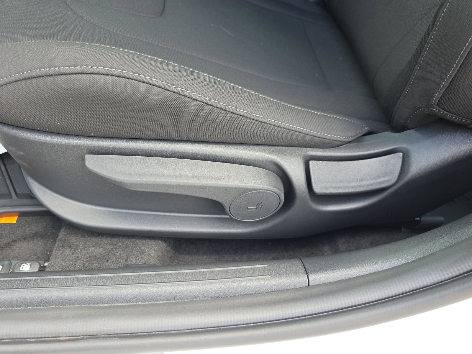 Used 2026 Hyundai Elantra Sport FWD image 22