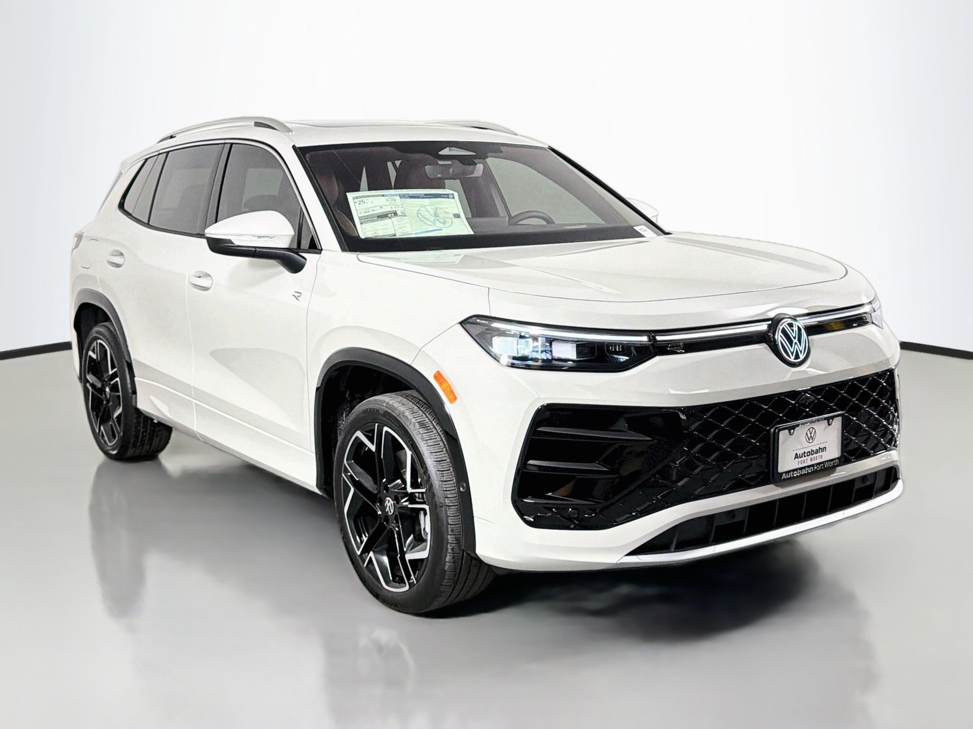 New 2027 Volkswagen Tiguan SEL R-Line AWD/4WD image 3