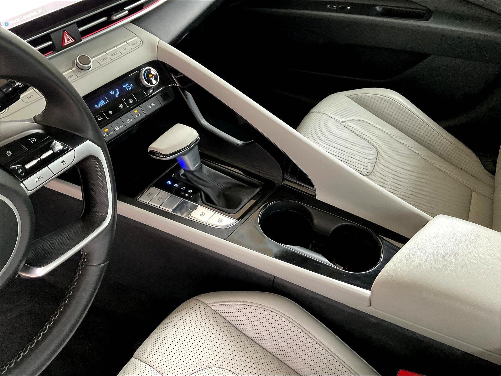 Used 2023 Hyundai Elantra Limited FWD image 16