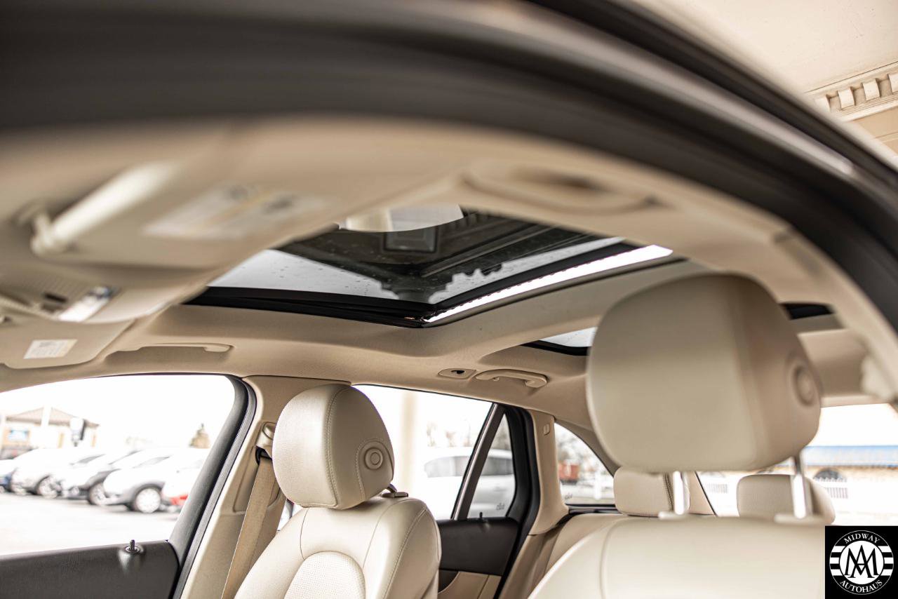 Used 2018 Mercedes-Benz GLC 300 4MATIC w/ Premium Package image 30