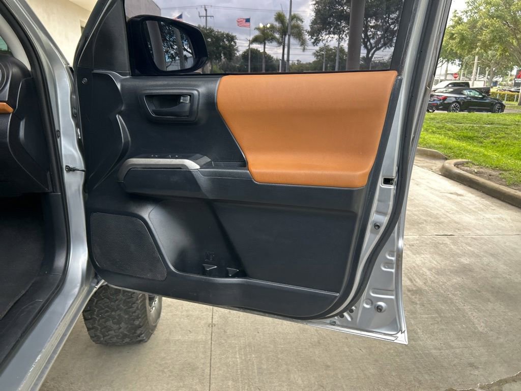 Used 2019 Toyota Tacoma SR5 RWD image 23
