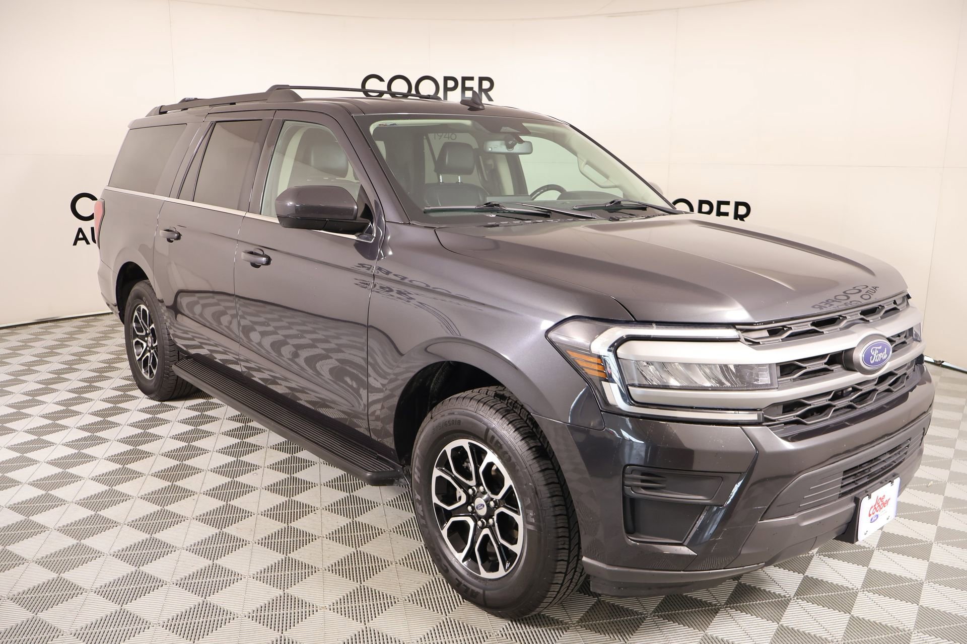 Used 2024 Ford Expedition Max XLT image 1