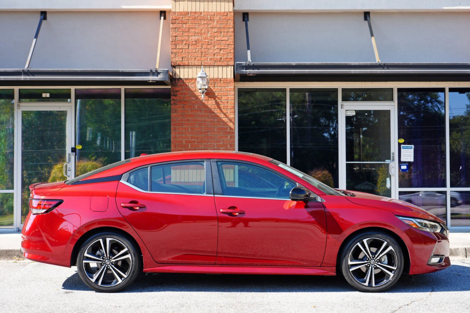 Used 2023 Nissan Sentra SR w/ SR Premium Package FWD image 49