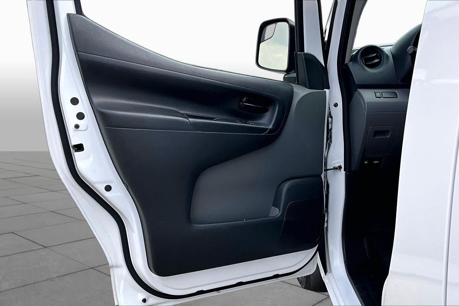 Used 2021 Nissan NV200 S FWD image 19