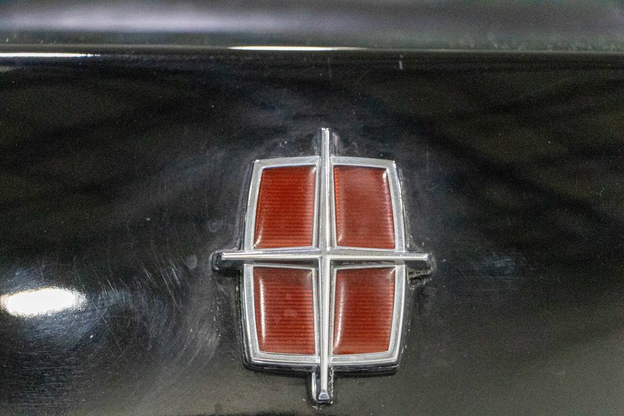 Used 1988 Lincoln Town Car Signature RWD image 28