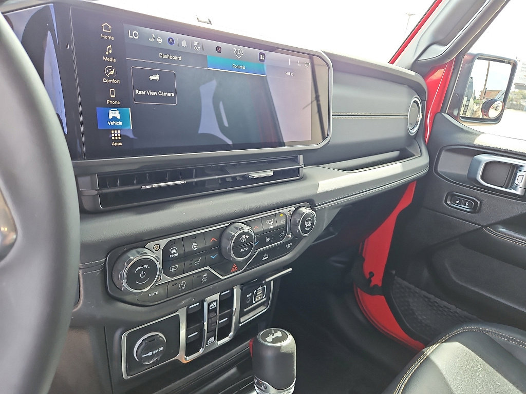 Used 2024 Jeep Wrangler Sahara image 17