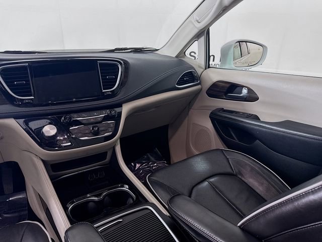Used 2021 Chrysler Pacifica Limited AWD/4WD image 24