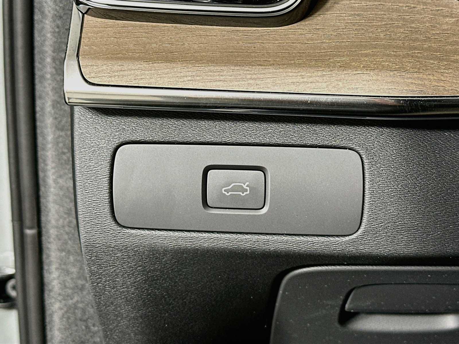 New 2027 Volvo XC90 B6 Plus AWD/4WD image 10