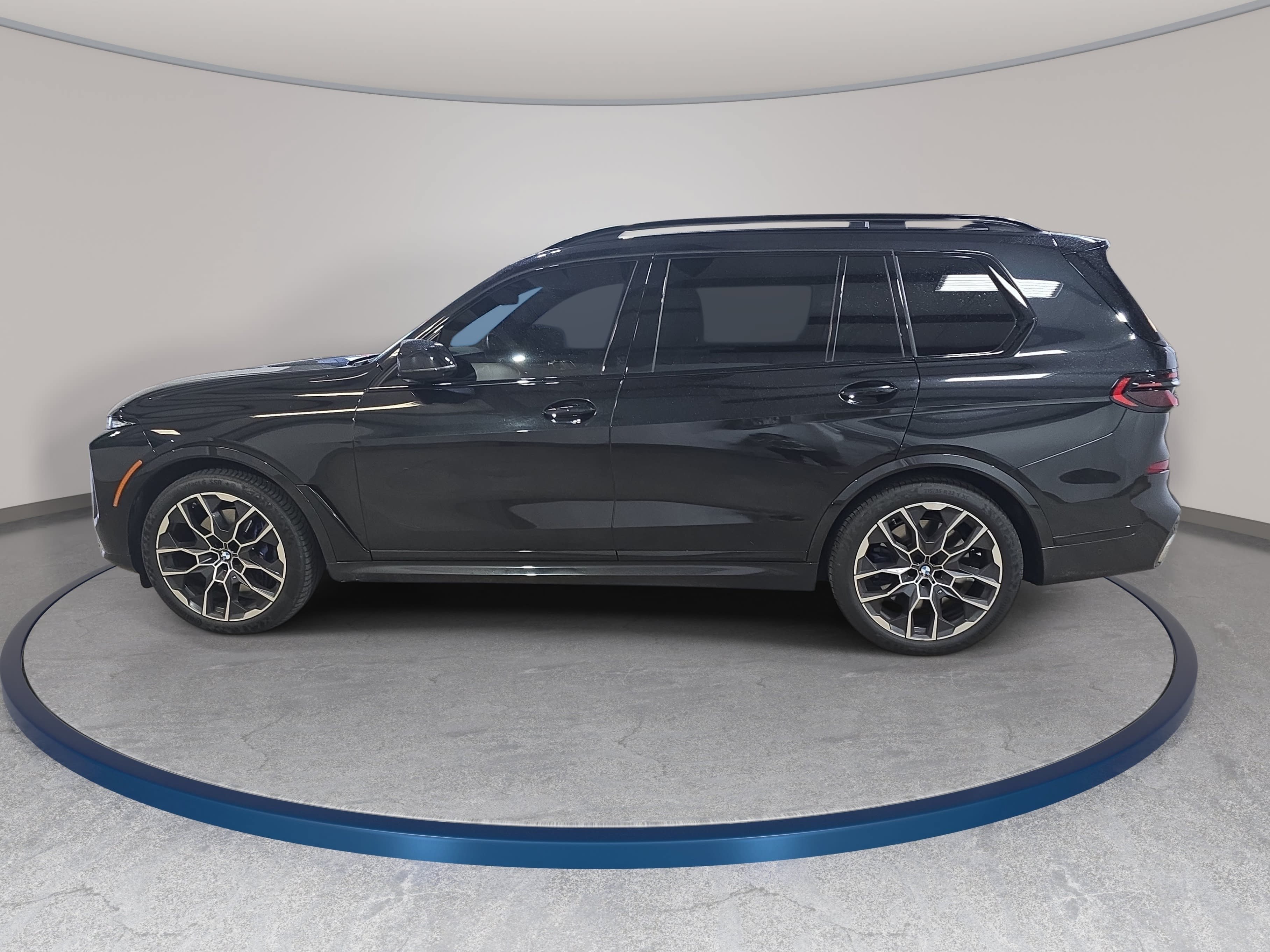 Used 2024 BMW X7 M60i w/ Climate Comfort Package AWD/4WD image 9