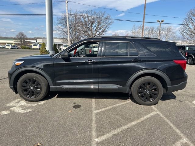 Used 2023 Ford Explorer XLT w/ Equipment Group 202A image 4