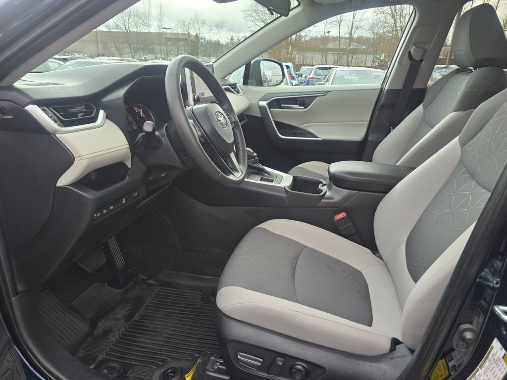 Used 2024 Toyota RAV4 XLE w/ Convenience Package image 16
