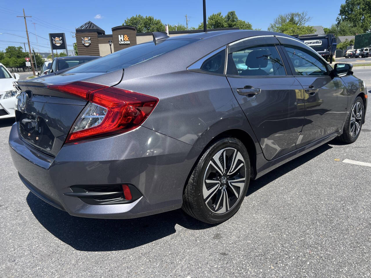 Used 2017 Honda Civic EX-T image 3
