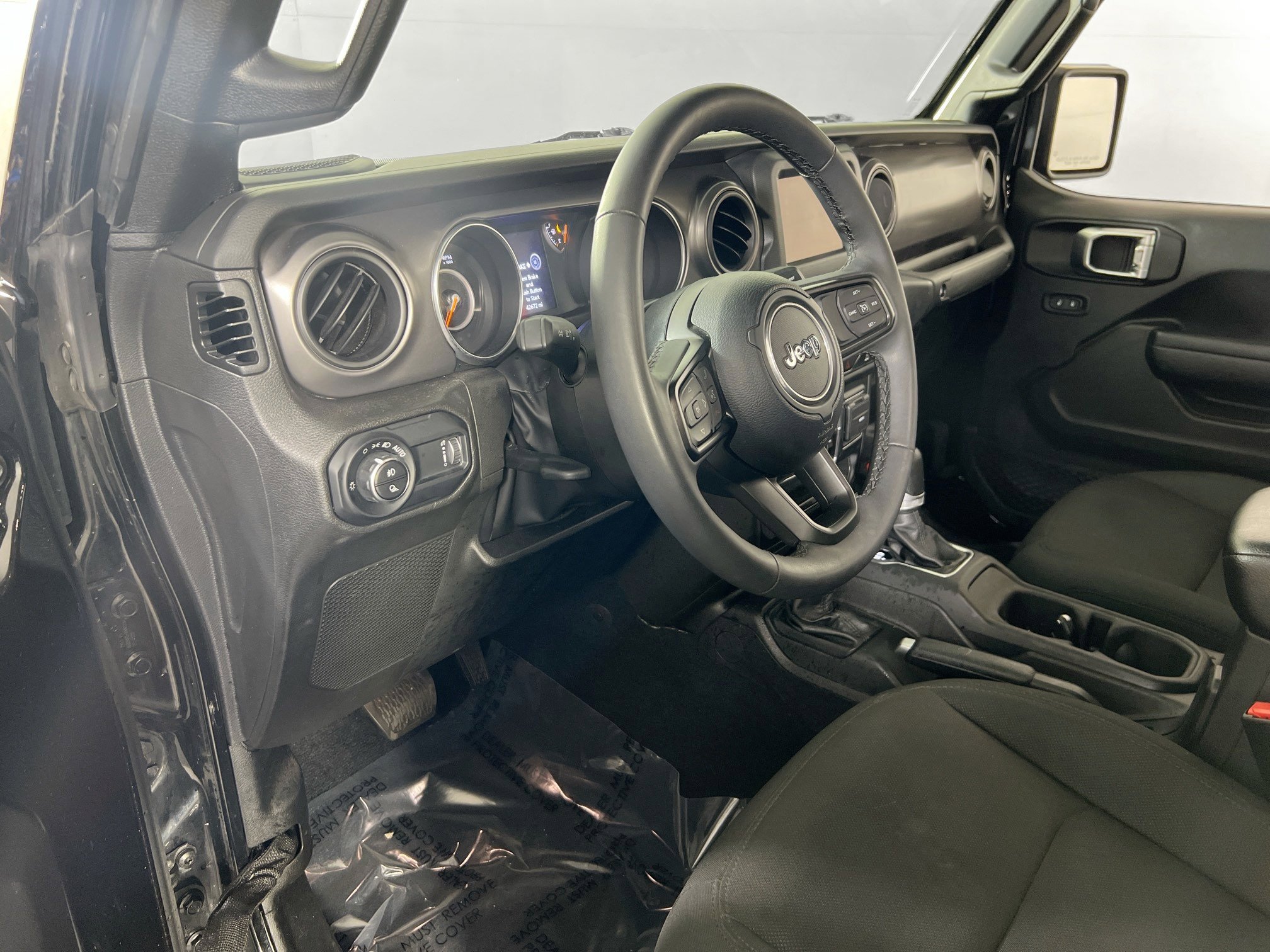 Used 2023 Jeep Gladiator Sport AWD/4WD image 9