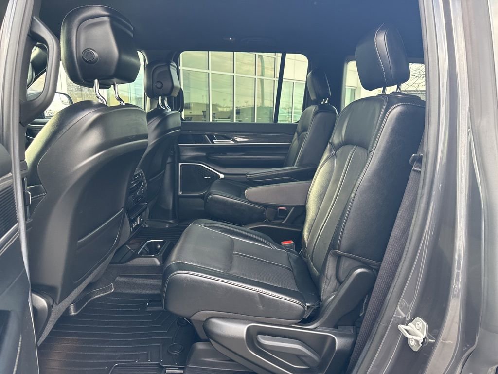 Used 2022 Jeep Wagoneer Series III w/ Flexible Seating Group image 27