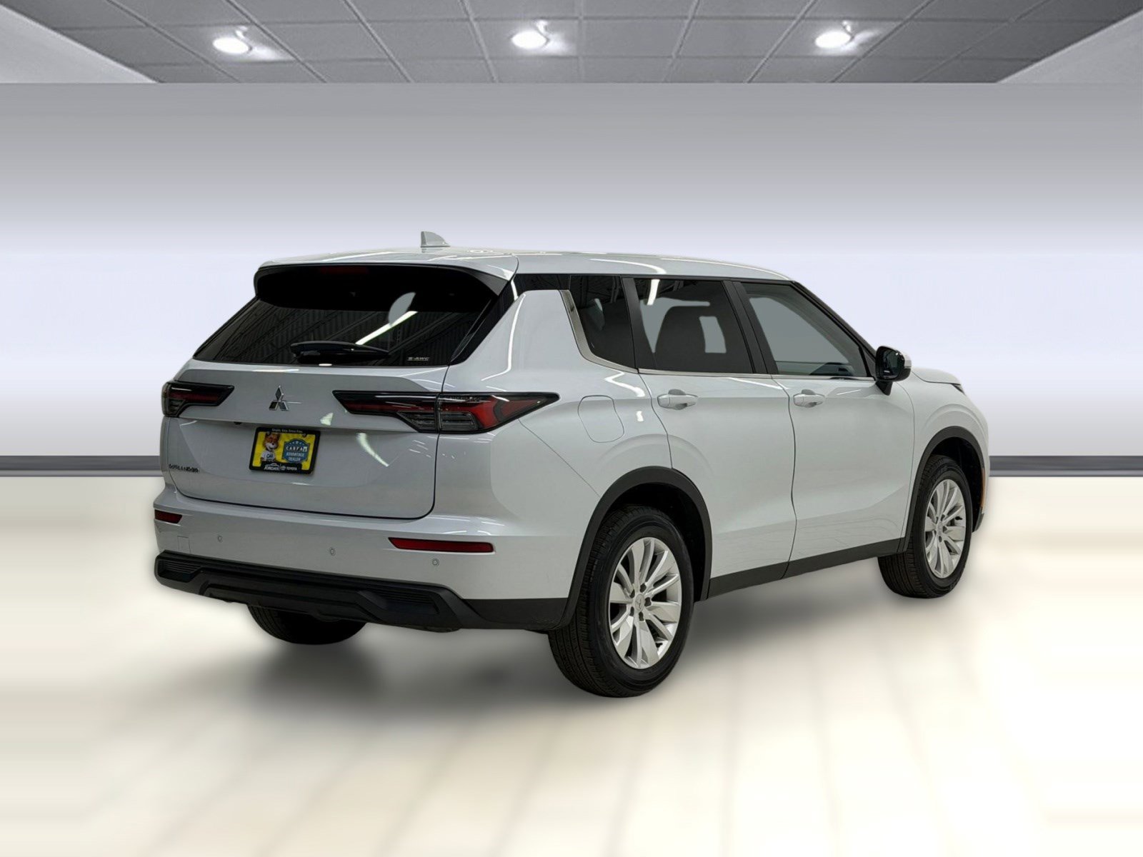 Used 2025 Mitsubishi Outlander ES image 7
