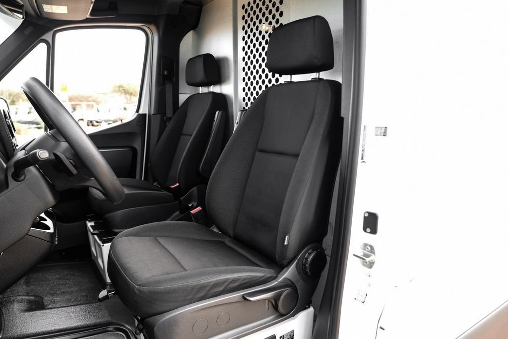 Used 2024 Mercedes-Benz Sprinter 2500 image 27