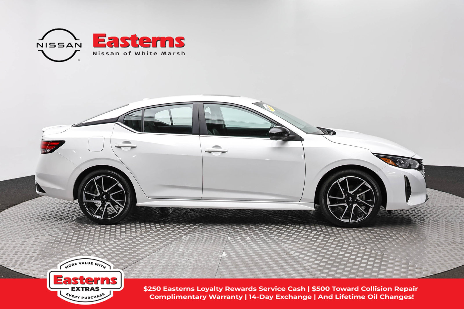 Used 2024 Nissan Sentra SR w/ SR Premium Package FWD image 4