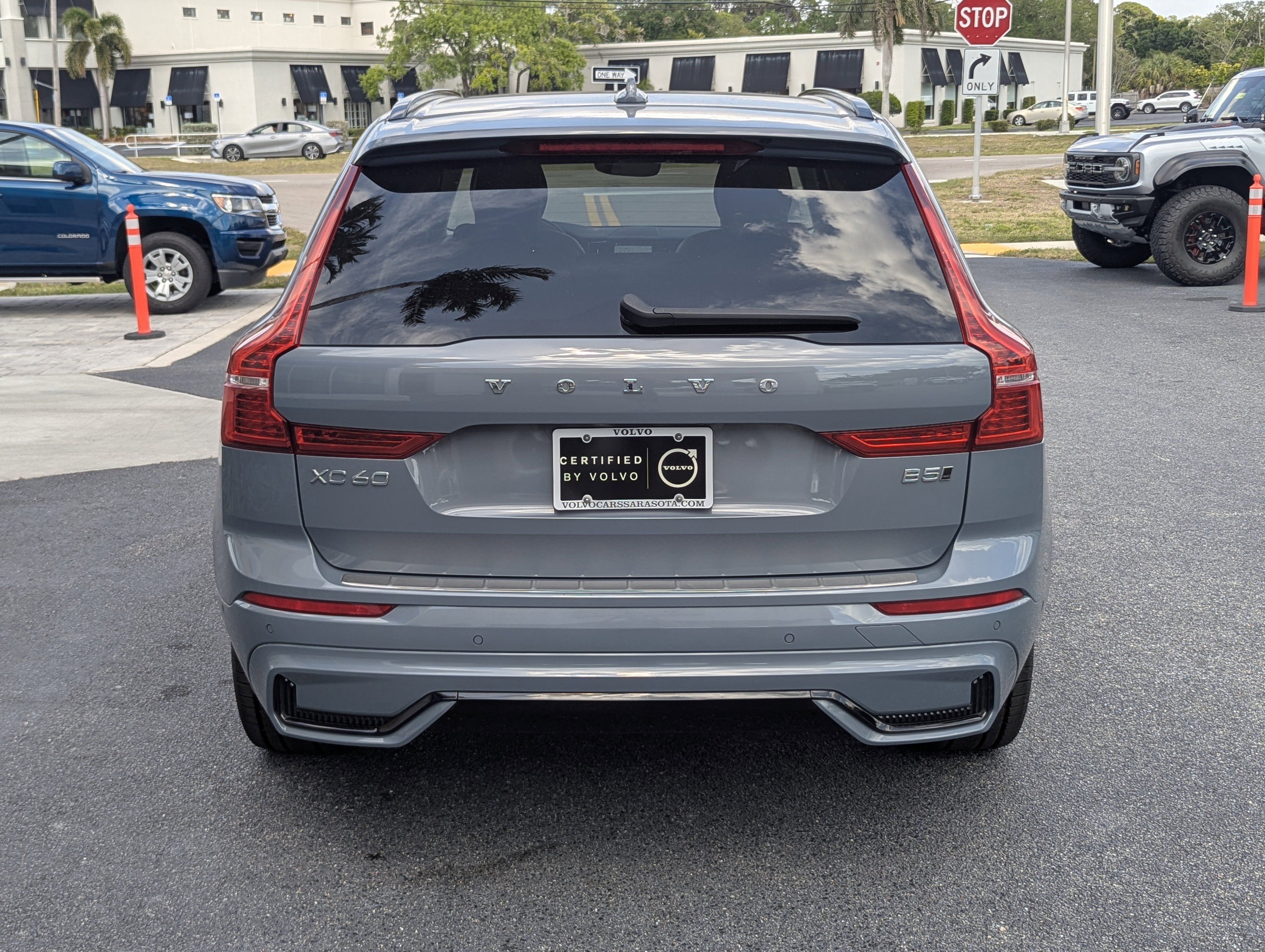 Used 2024 Volvo XC60 B5 Plus w/ Protection Package Premier AWD/4WD image 5