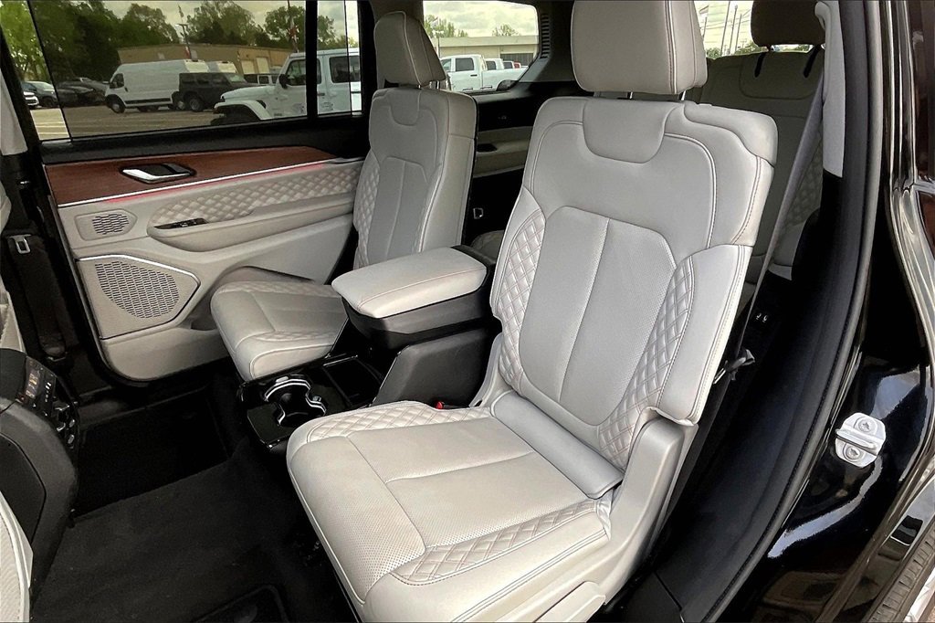 Used 2021 Jeep Grand Cherokee L Summit w/ Luxury Tech Group V image 26