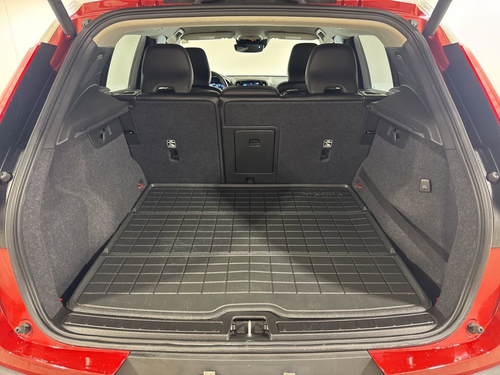 Used 2019 Volvo XC40 T5 Momentum image 28