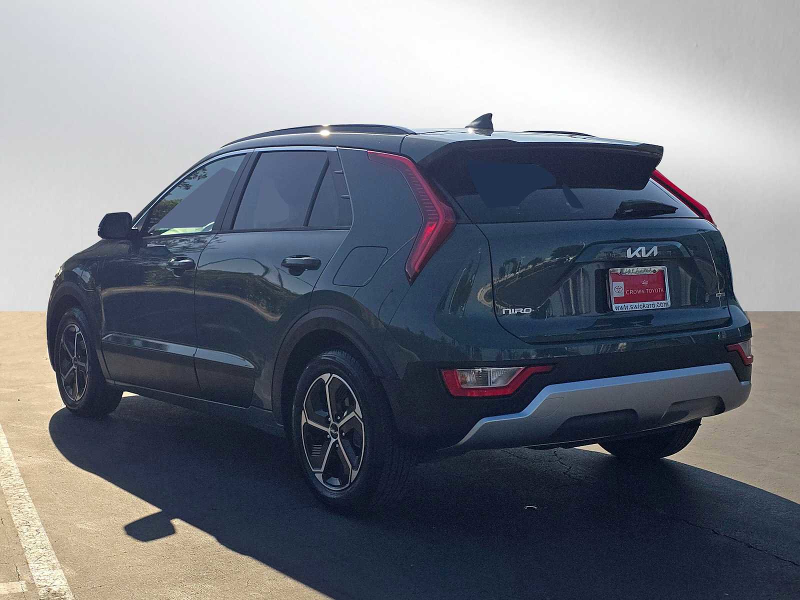 Used 2023 Kia Niro EX image 5