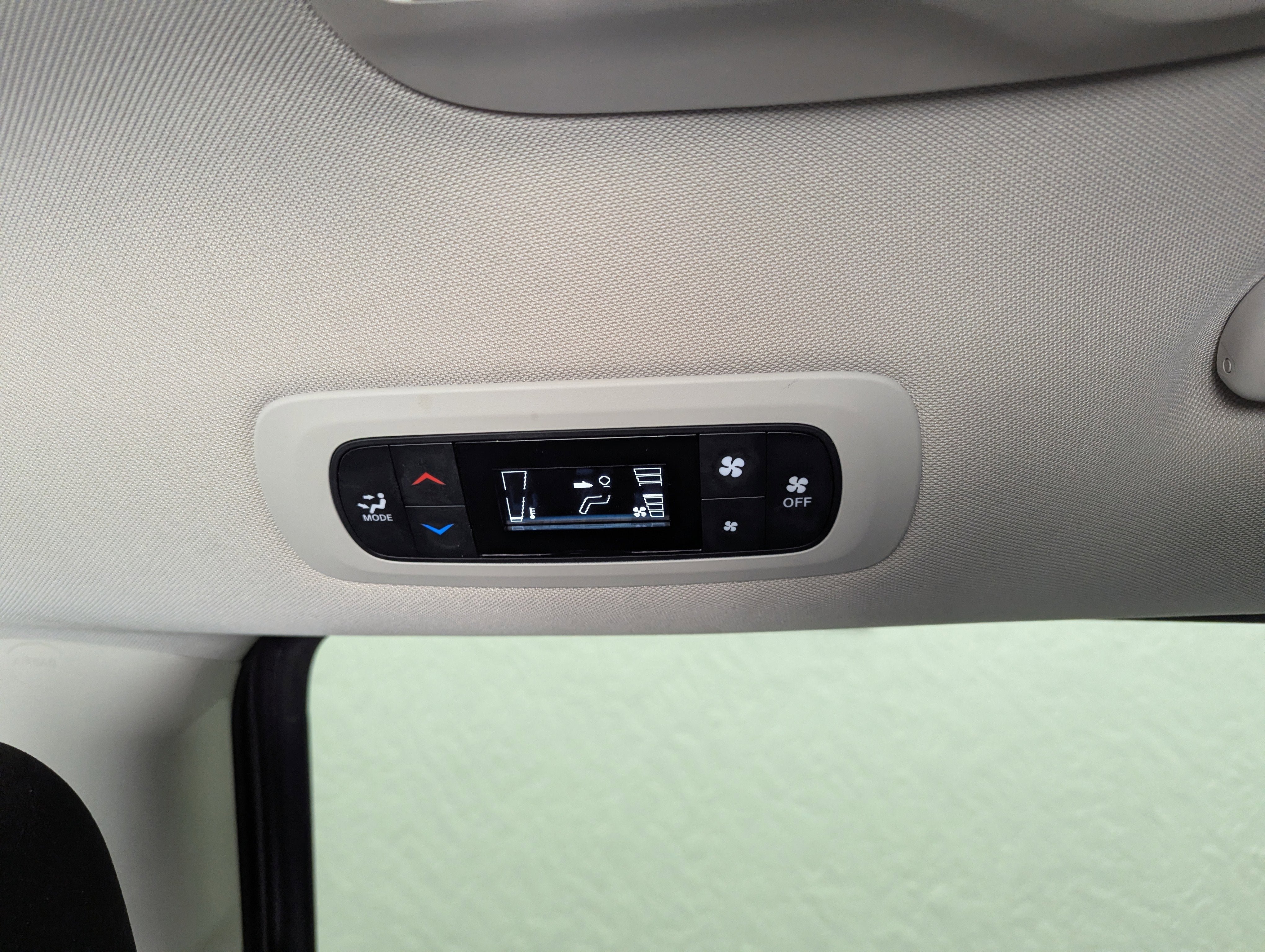 Used 2023 Chrysler Voyager LX FWD image 12