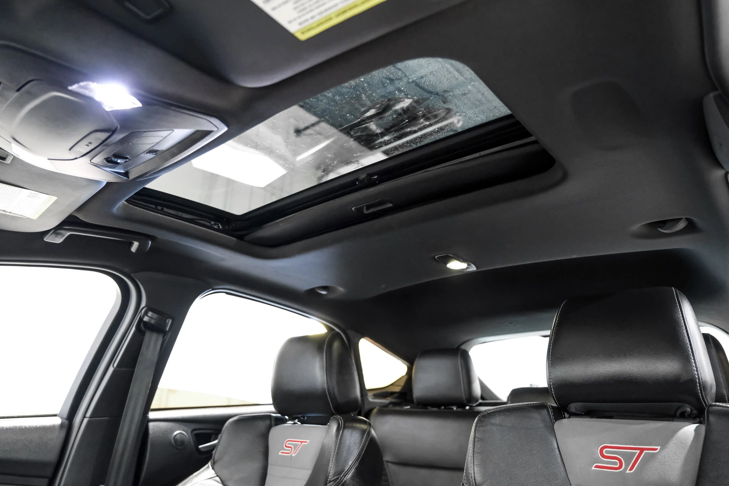 Used 2015 Ford Focus ST w/ Equipment Group 401A image 27