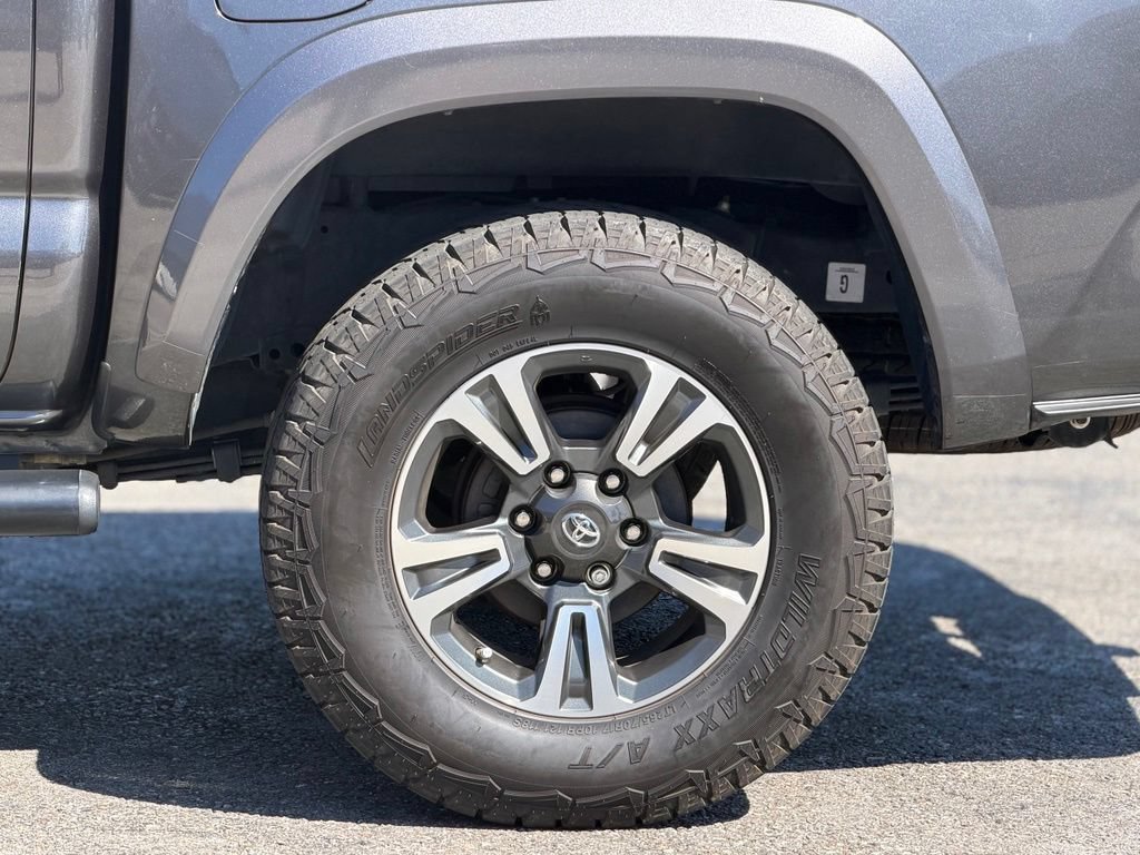 Used 2018 Toyota Tacoma TRD Sport w/ Technology Package AWD/4WD image 3