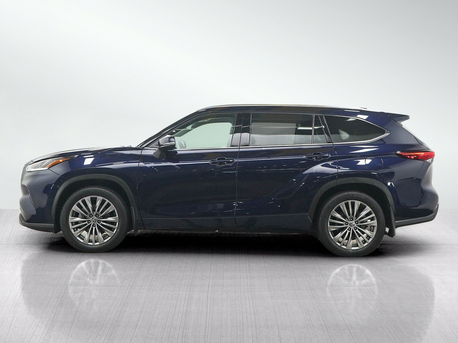 Used 2020 Toyota Highlander Platinum AWD/4WD image 2
