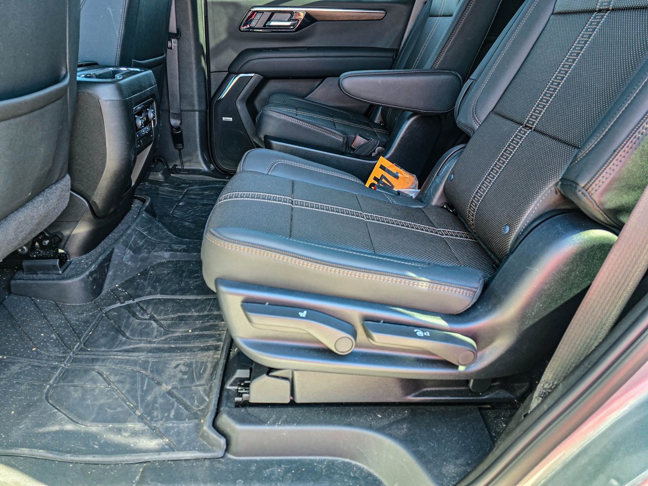 Used 2025 Chevrolet Tahoe High Country image 13