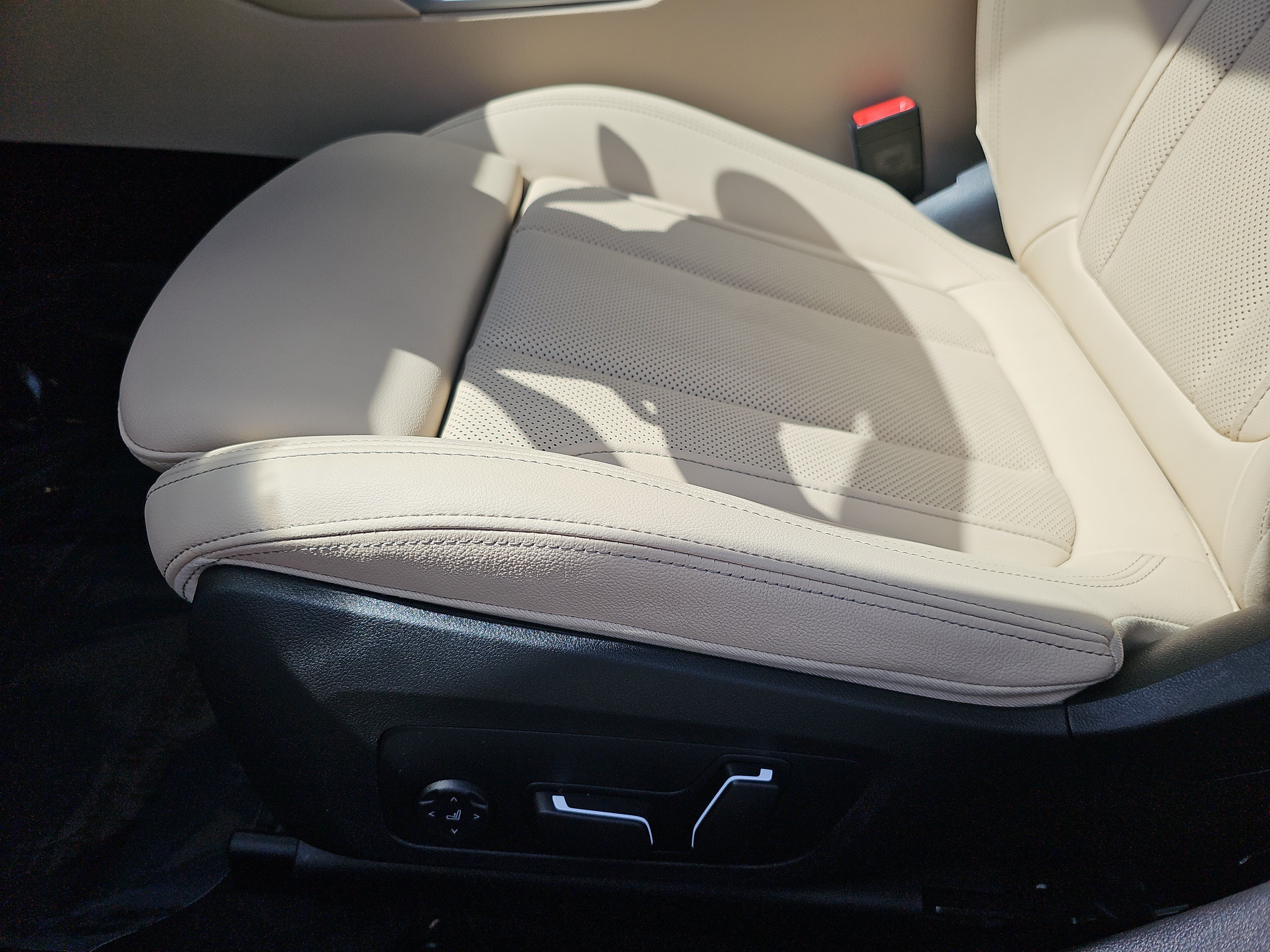 Certified 2025 BMW 330i Sedan w/ Premium Package RWD image 31