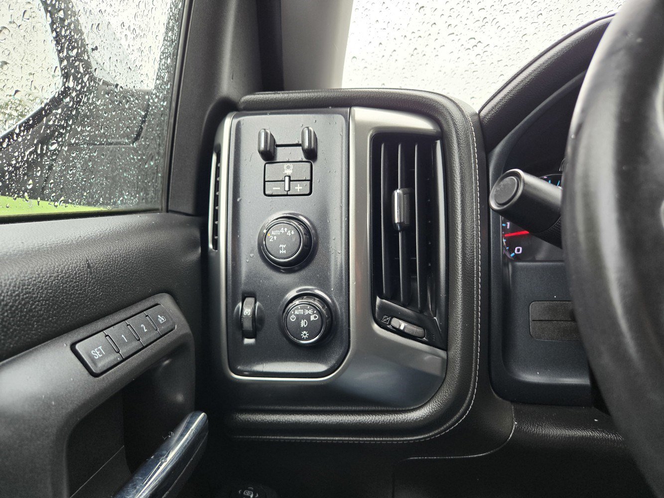 Used 2018 Chevrolet Silverado 1500 LTZ AWD/4WD image 22