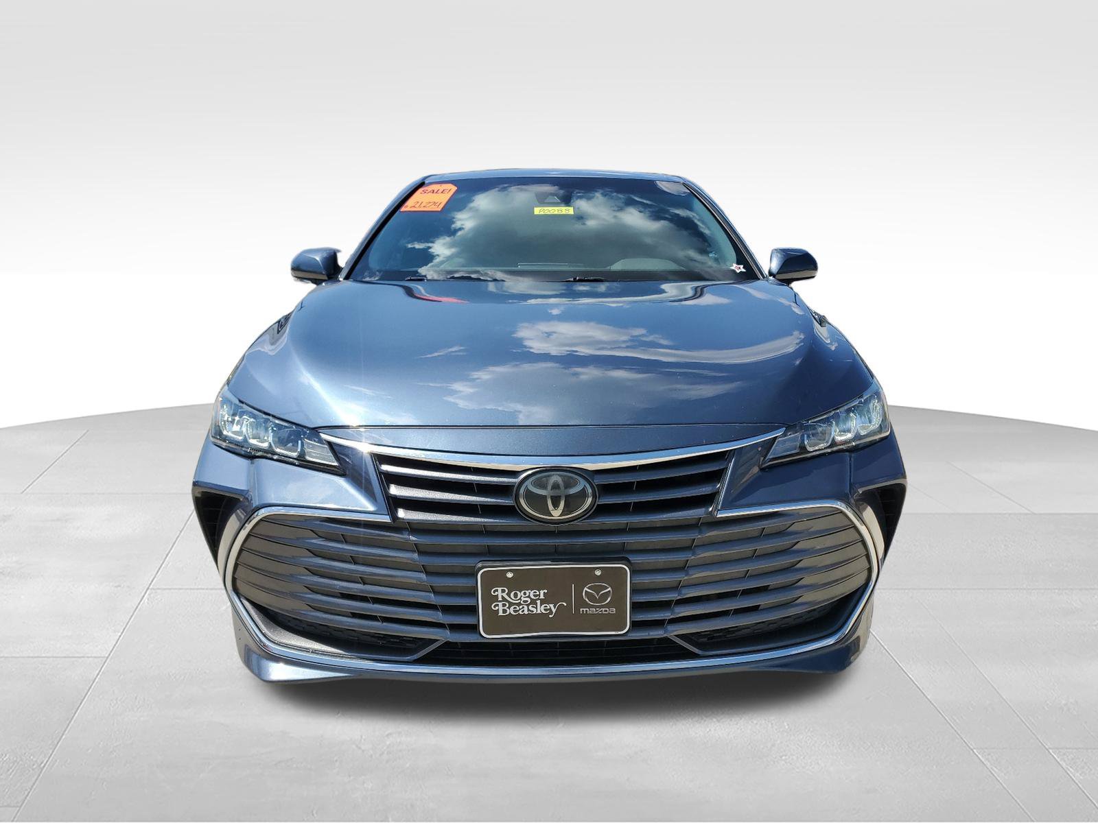 Used 2021 Toyota Avalon XLE FWD image 2
