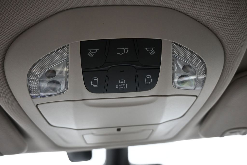 Used 2019 Chrysler Pacifica Touring Plus w/ Advanced Safetytec Group FWD image 26