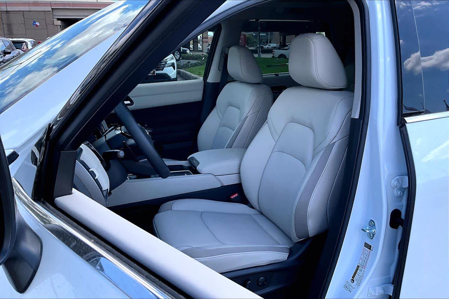 New 2026 Nissan Pathfinder SL w/ SL Premium Package FWD image 17