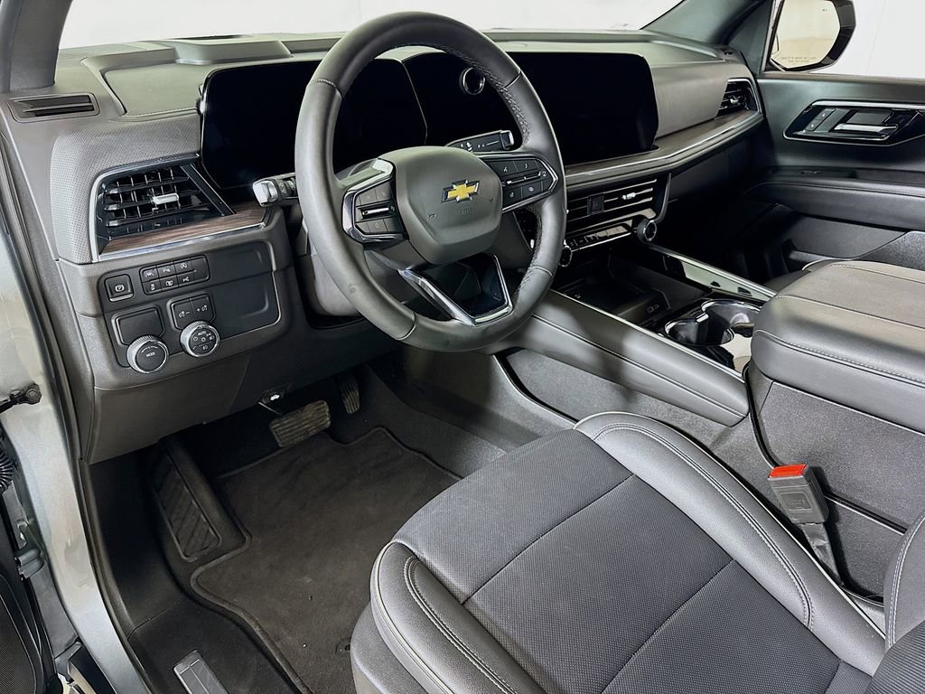 Certified 2025 Chevrolet Suburban Premier image 7