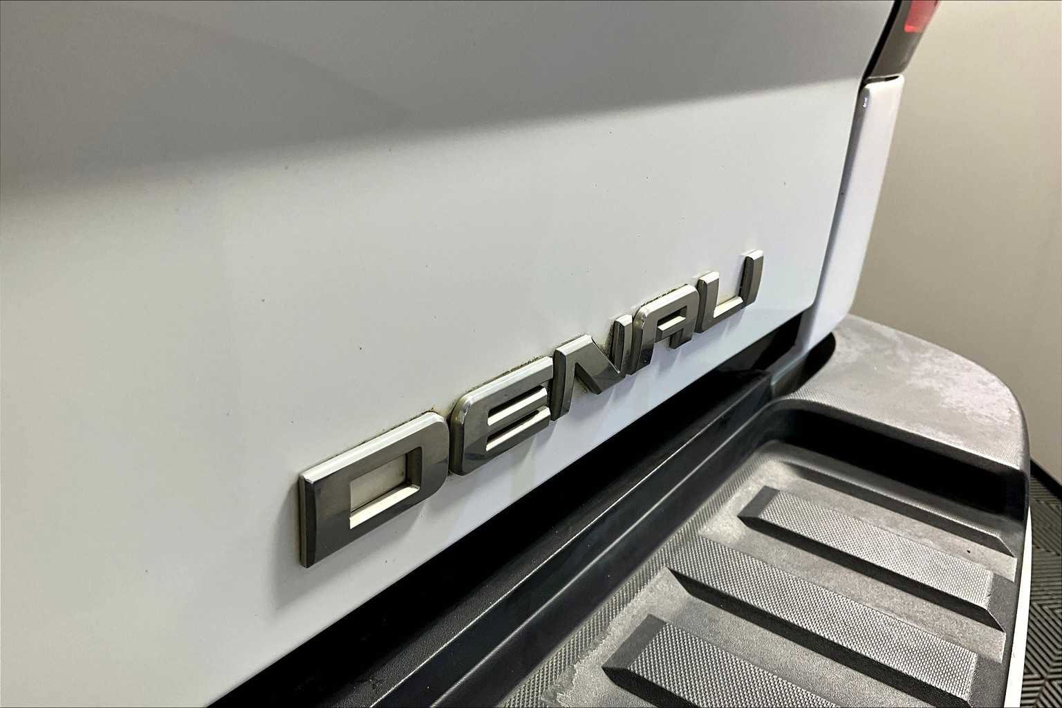 Used 2015 GMC Sierra 3500 Denali w/ Duramax Plus Package image 9