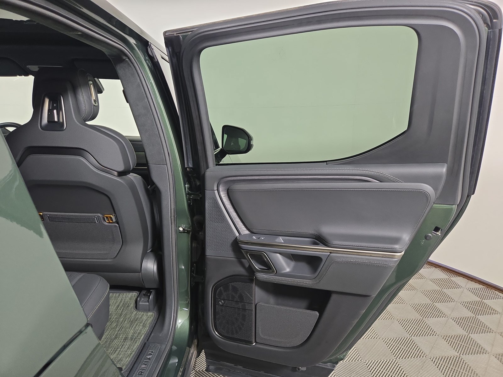 Used 2024 Rivian R1T Adventure Dual AWD/4WD image 19