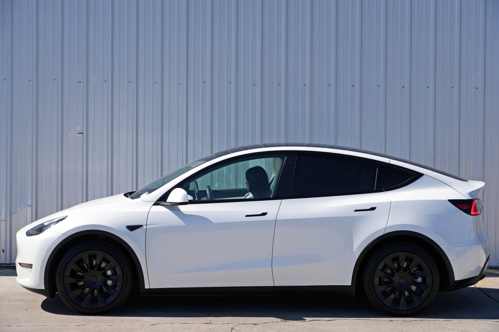 Used 2021 Tesla Model Y Long Range image 50
